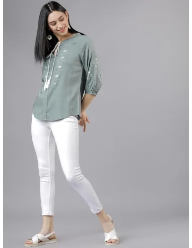 Top vert olive brodé en viscose - Tokyo Talkies