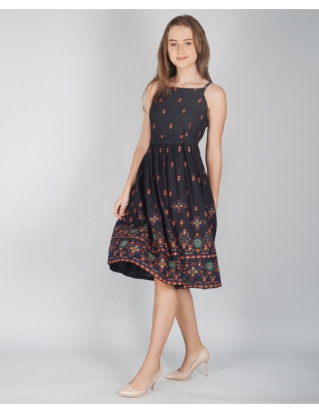 Robe midi plissée et imprimée Noir - Metro Fashion