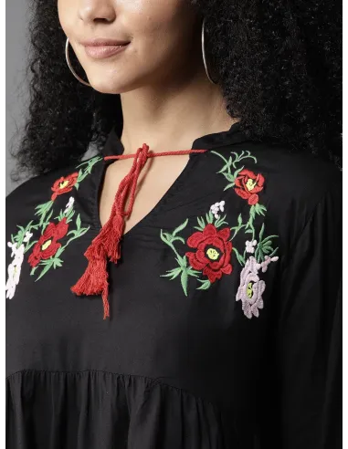 Top noir brodé en viscose - Here&Now